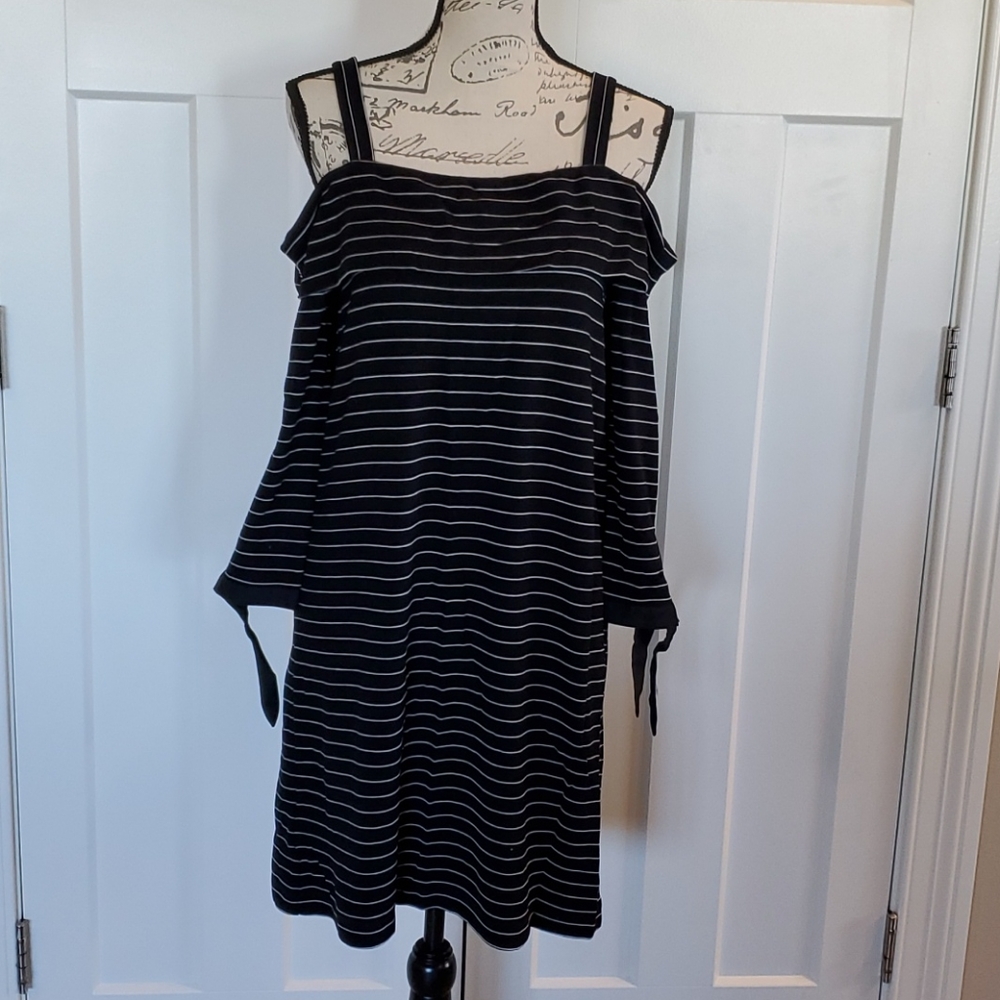 🆕️ ♦️LOFT Black & white striped dress NWT♦️ 5 for $25